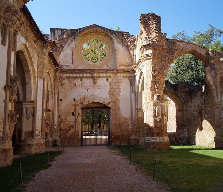 monasterio-de-piedra