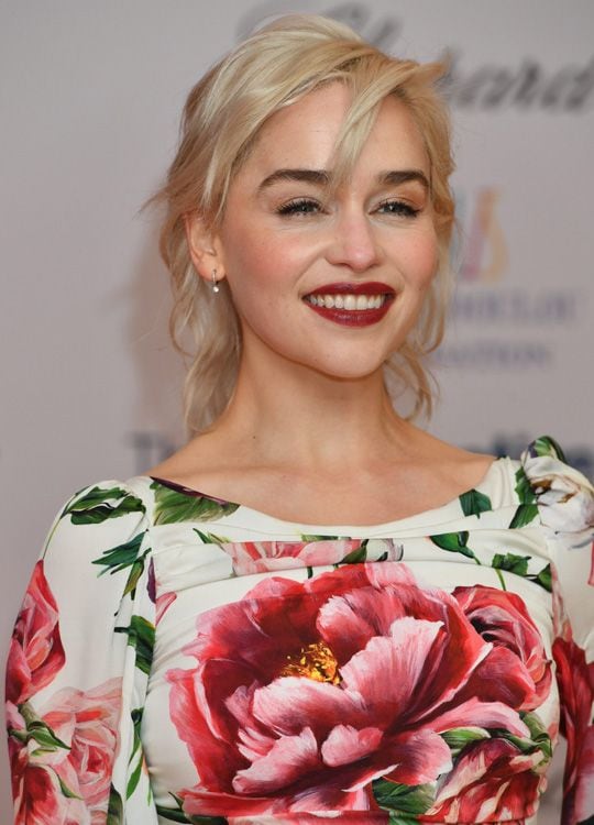 Emilia Clarke y su vestido de flores