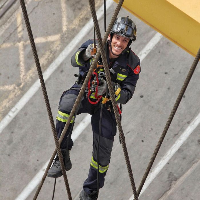 Rubén Torres ejerciendo su profesion: bombero