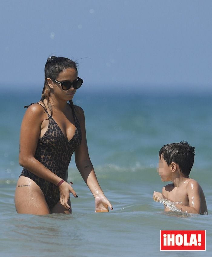 Gloria Camila en la playa