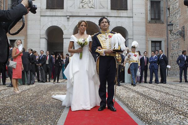 María Rosa Osorio se ha casado con Bruno González-Barros en el Real Monasterio de la Encarnación, un escenario exclusivo para una gran boda
