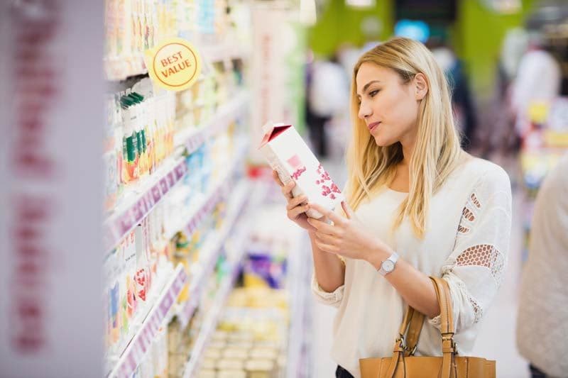 mujer supermercado