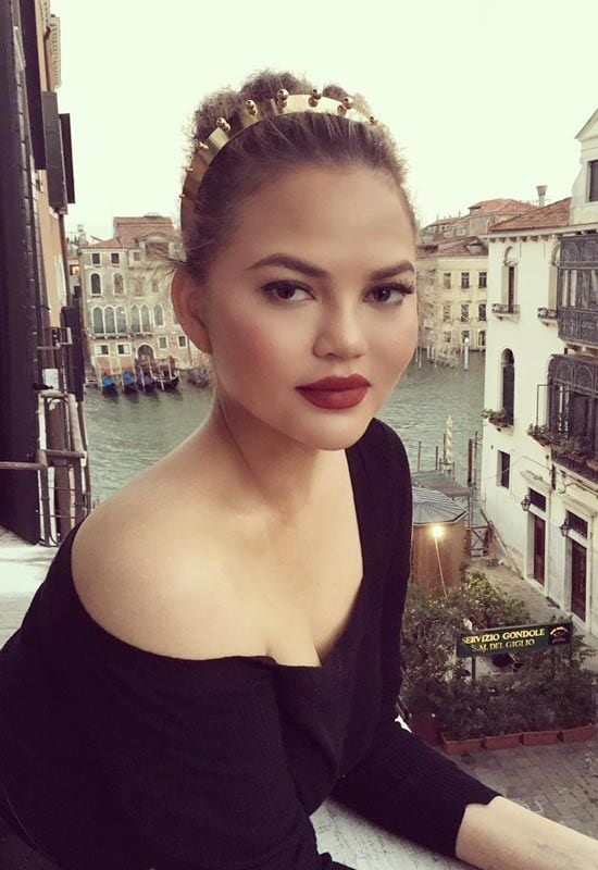 chrissy_teigen diadema