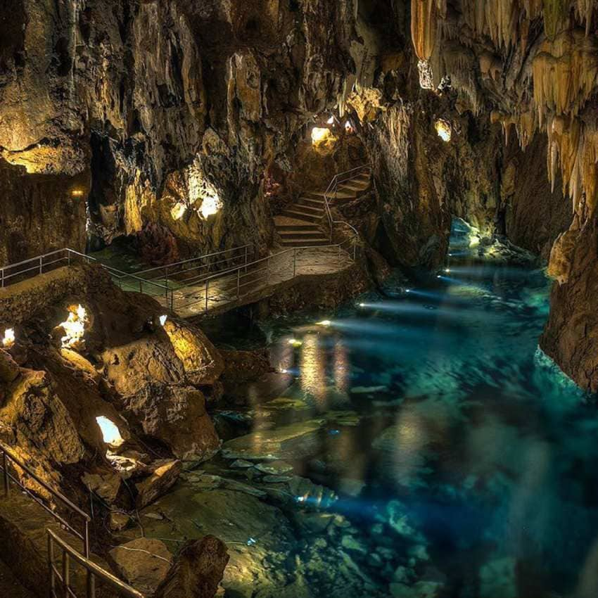 gran lago en la gruta de las maravillas aracena huelva