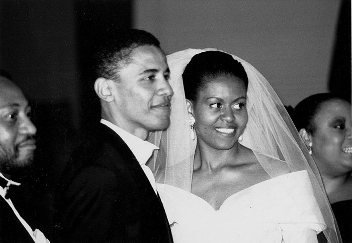 Su primer beso con el expresidente de EE.UU, su vida en la Casa Blanca... ¡HOLA! desvela en primicia las memorias de Michelle Obama