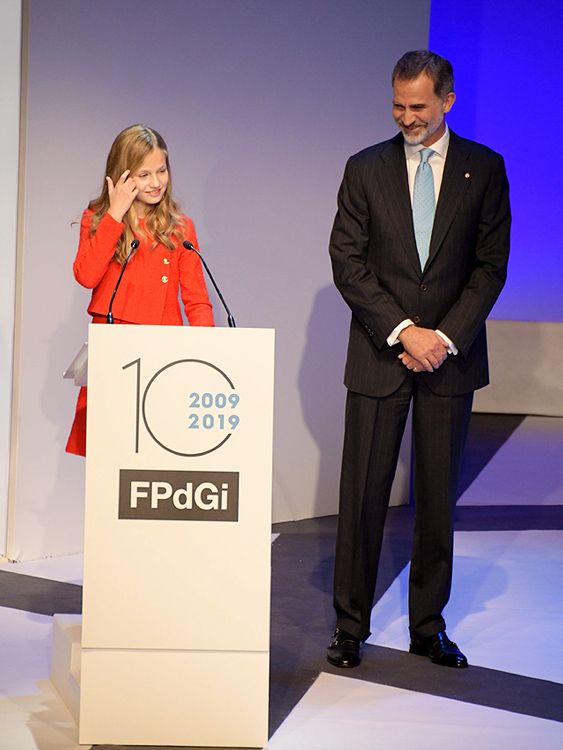 Don Felipe, un padre emocionado ante el discurso de la princesa Leonor en Cataluña