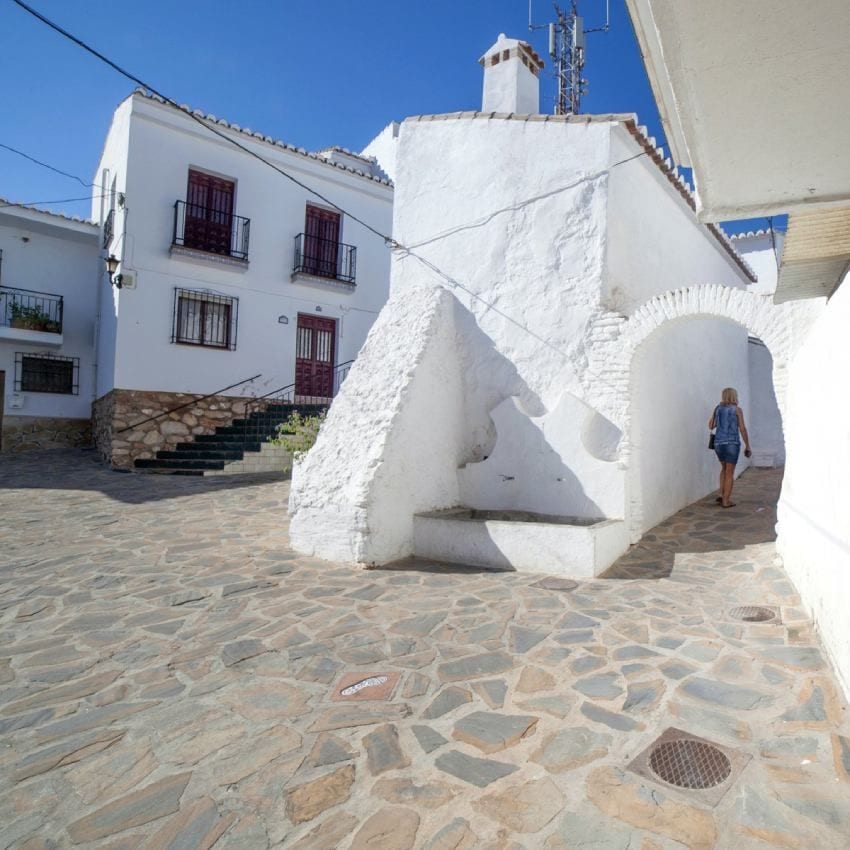 pueblo blanco de comares en malaga