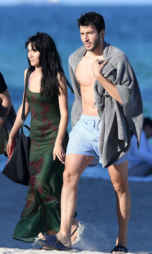 Aitana y Yatra en la playa HOLA PLUS