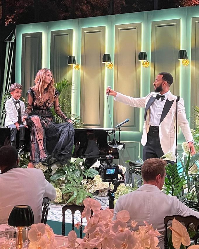 John Legend ofreció una actuación en directo para los invitados a su boda