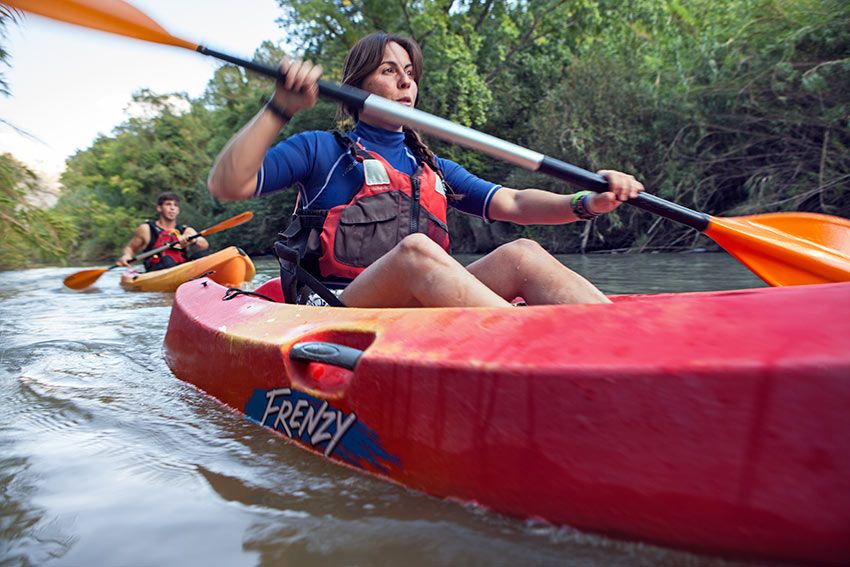 hoces-del-jucar-piraguistas-en-el-rio-jucar