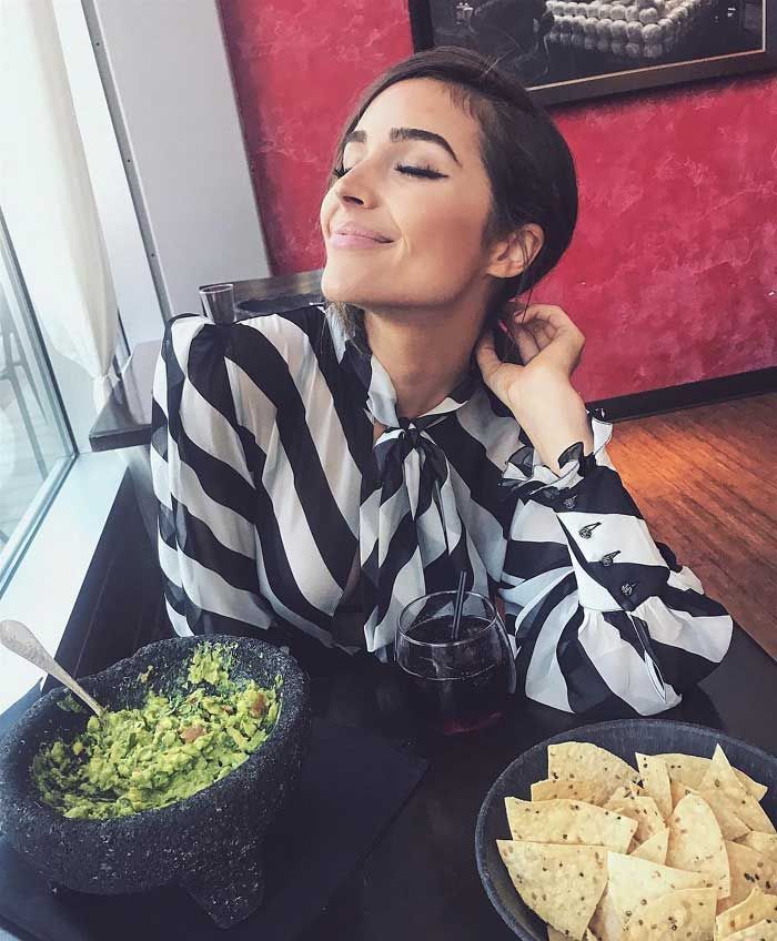 Olivia Culpo nachos guacamole