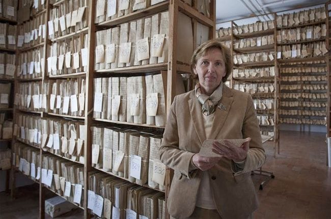 En la imagen de archivo (07/02/2014), Lilianne Dhalman, presidenta de la Fundación, posa en la biblioteca.
