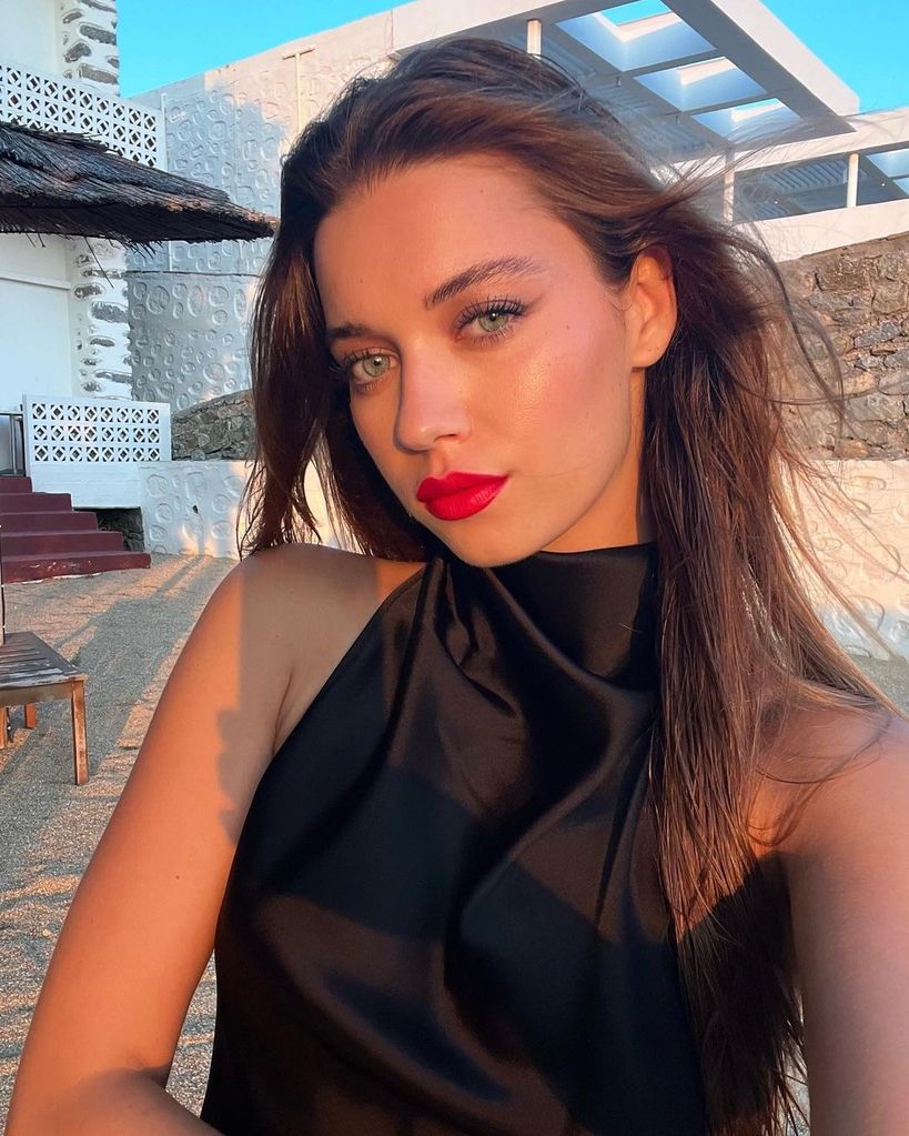 Afra Saraçoğlu broke up her relationship with her partner Mert Yazıcıoğlu in December 2022 