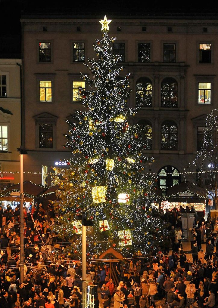 Árbol de Navidad en Brno, República Checa 