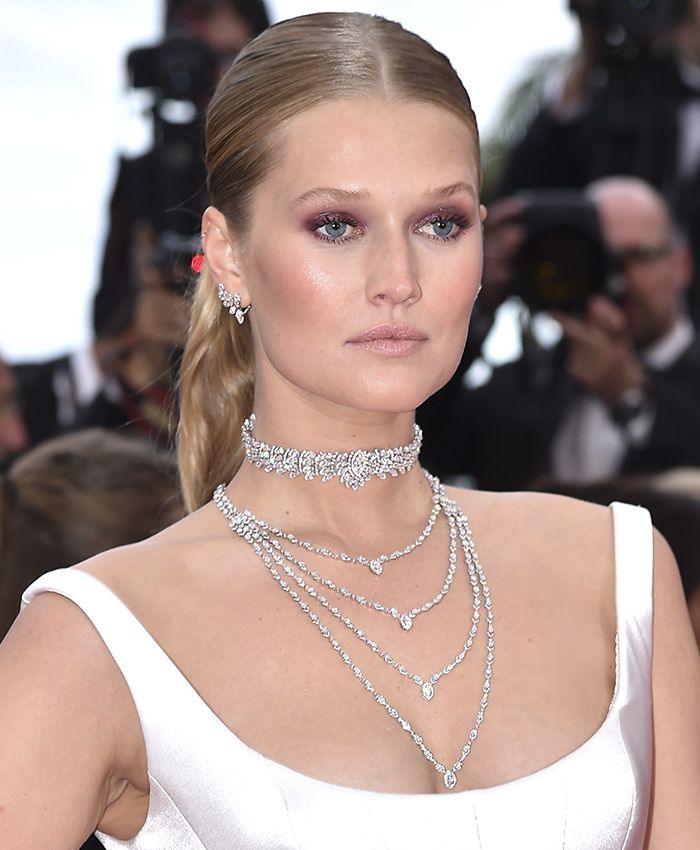 maquillaje-ojos-granate-toni-garrn