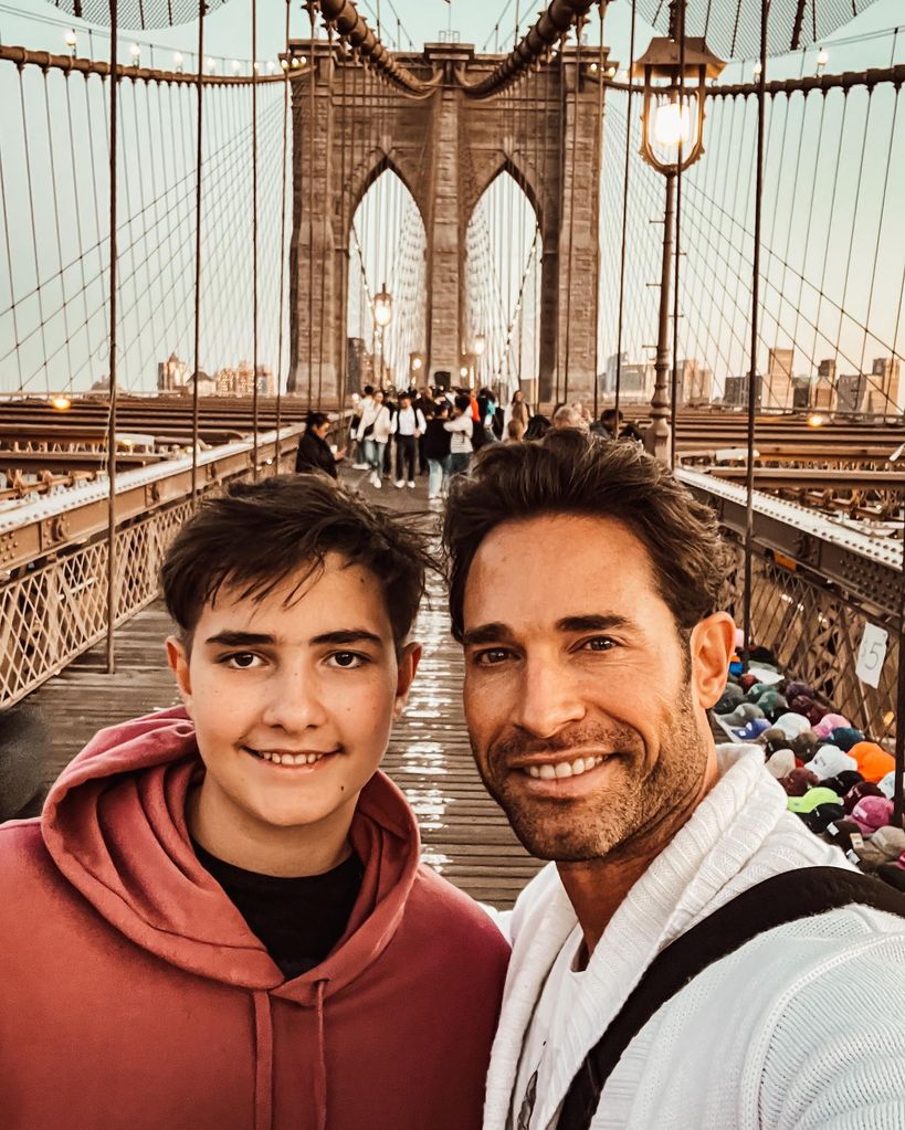 Sebastián Rulli y su hijo Santiago.