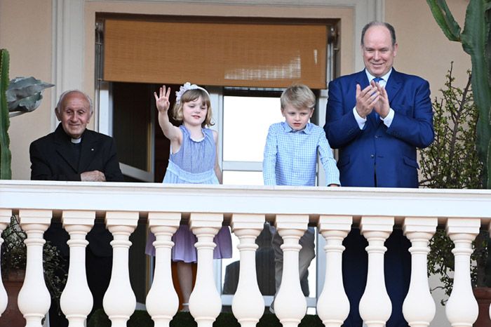 Alberto de Mónaco y sus hijos celebran San Juan sin Charlene