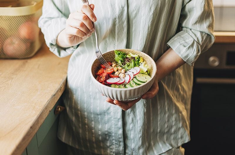 getty mujer poke bowl