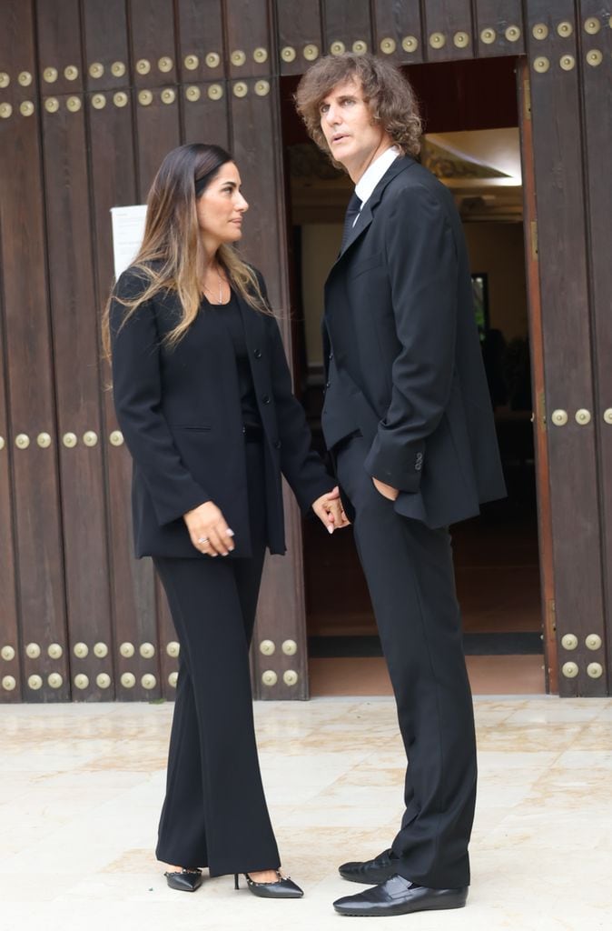 Francisco Ortiz y Elisabeth Dutu, a las puerta de la parroquia