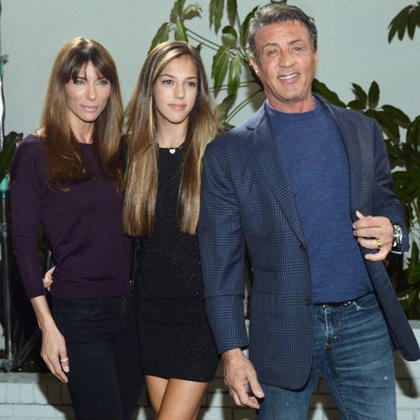 Sistine Stallone es la mediana de las tres hijas que Sylvester Stallone tiene con su tercera esposa, Jennifer Flavin 