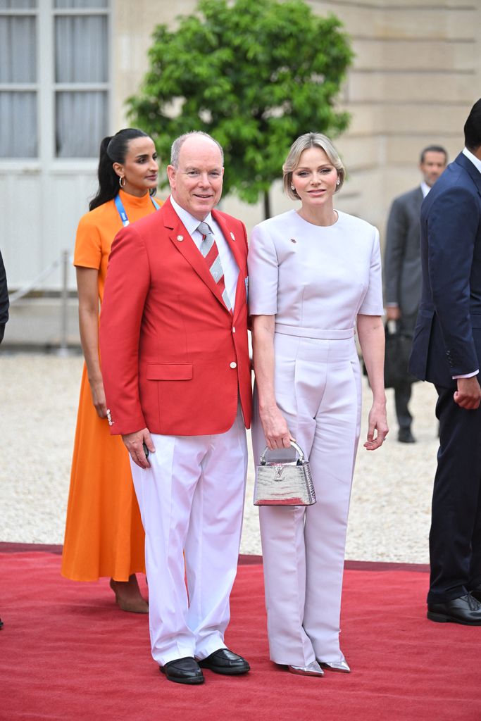 Alberto y Charlene de Mónaco en la recepción que el presidente de Francia, Emmanuel Macron, ha organizado en el Palacio del Elíseo antes de la ceremonia de apertura de los JJOO de París 2024