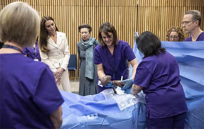 La duquesa de Cambridge y la princesa Ana acuden por primera vez juntas a un acto