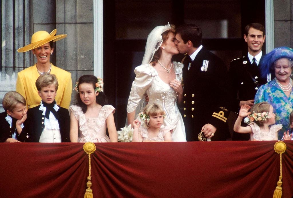 Sarah Ferguson beso de los duques de York en su boda