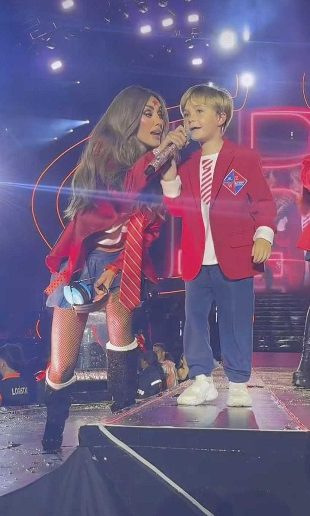 Anahí y su hijo