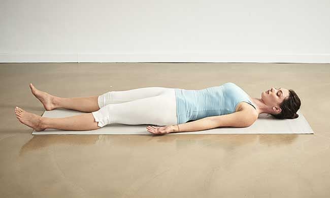 postura yoga Shavasana 