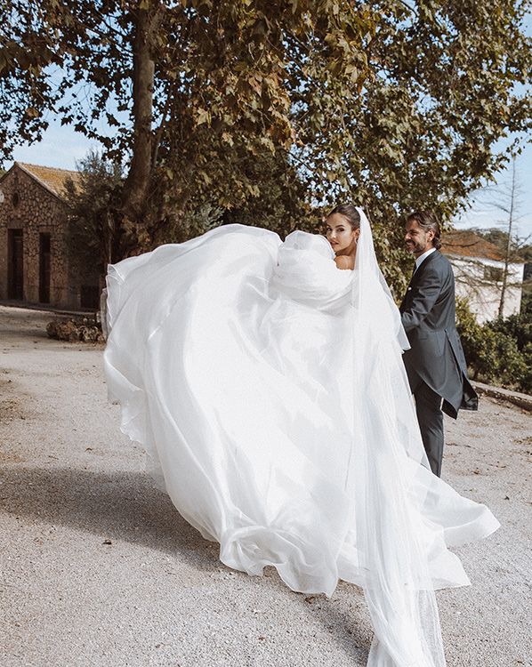 Vestido de novia con volumen