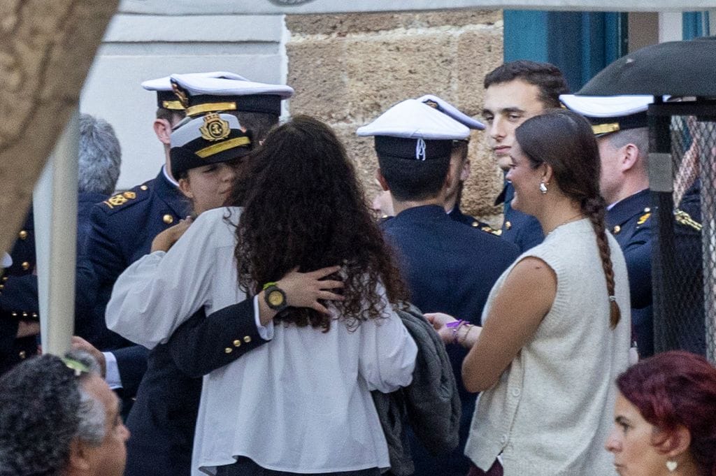 La princesa Leonor con sus compañeros comiendo