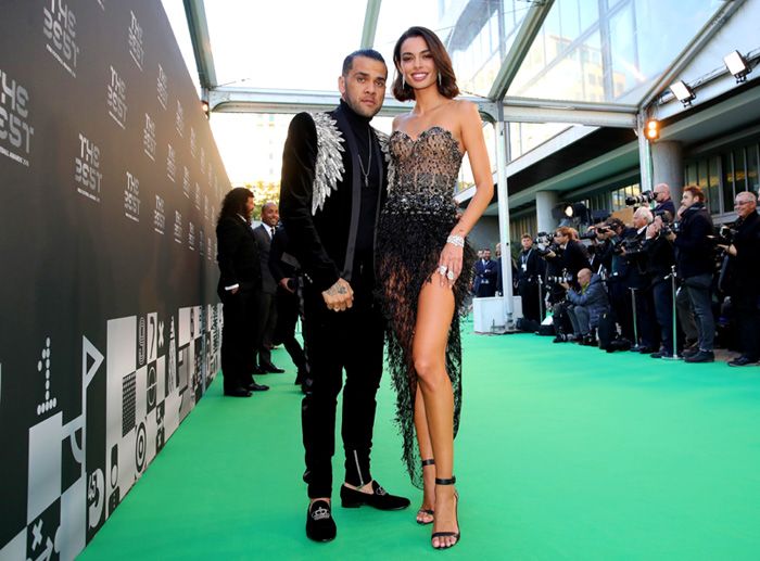 Dani Alves y Joana Sanz