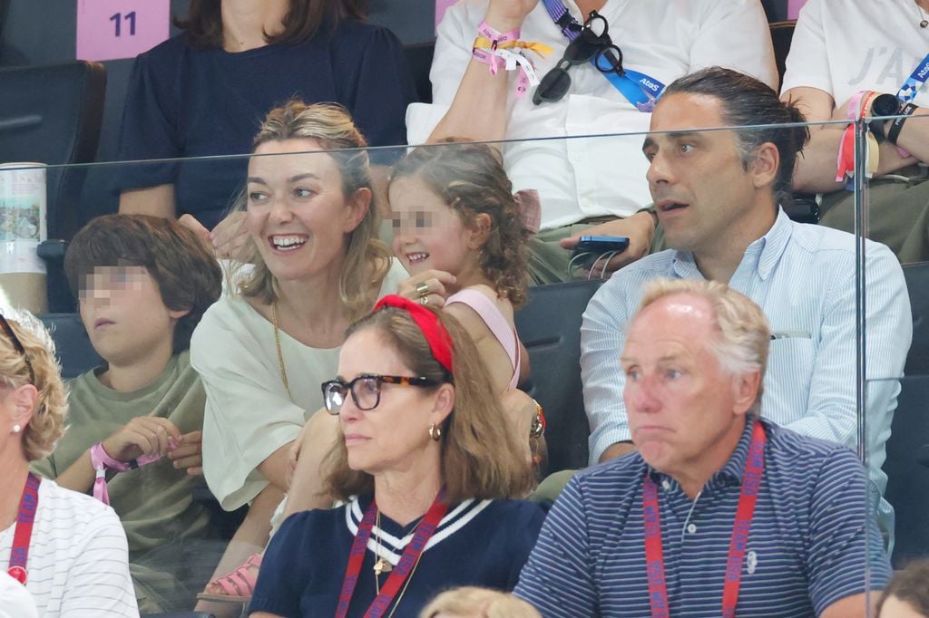 Marta Ortega con su marido Carlos Torretta y sus hijos Amancio y Matilda en los Juegos Olímpicos de París 2024