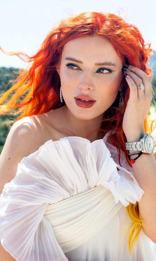 Bella Thorne posa para HOLA! USA