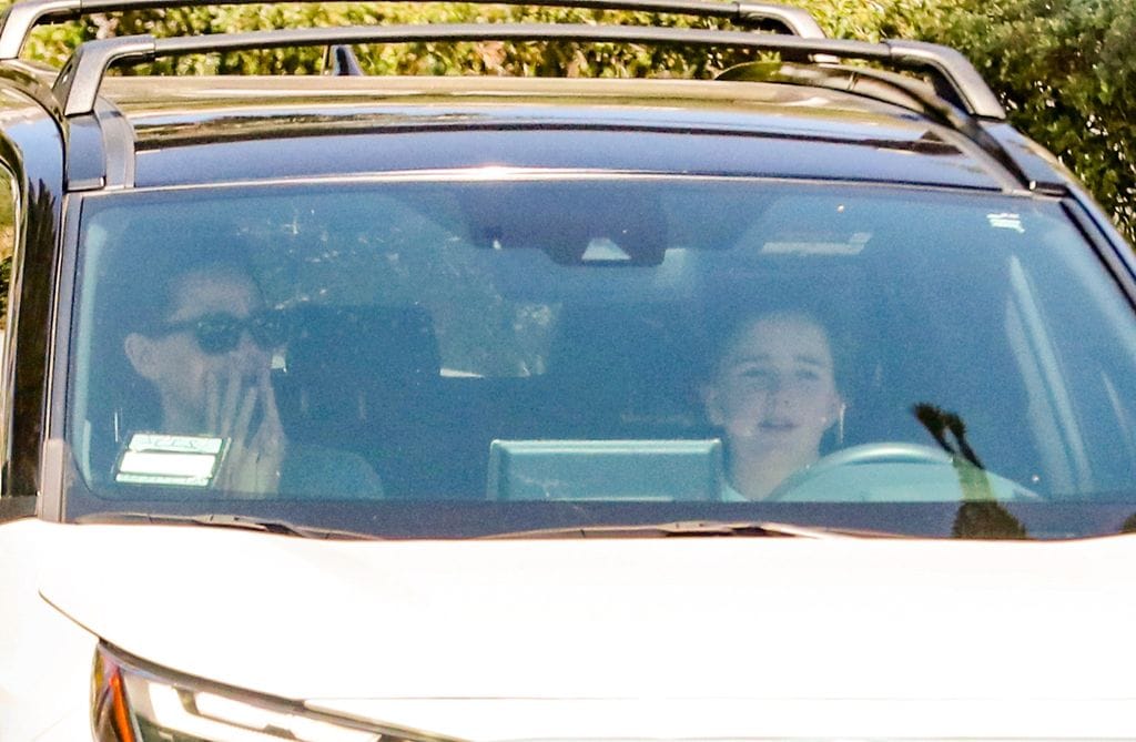 Jennifer Garner y Fin Affleck salieron a dar un paseo en auto.