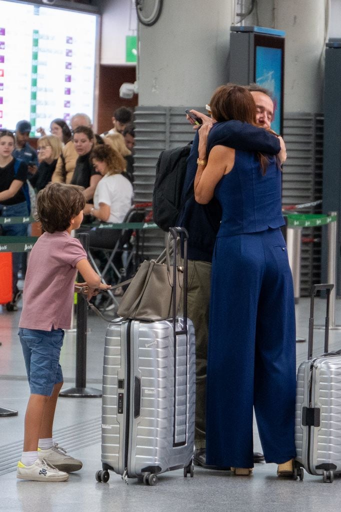 María José Suárez junto a su hijo y su ex, Jordi Nieto, a su llegada a Atocha, a 03 de julio de 2024, en Madrid 
