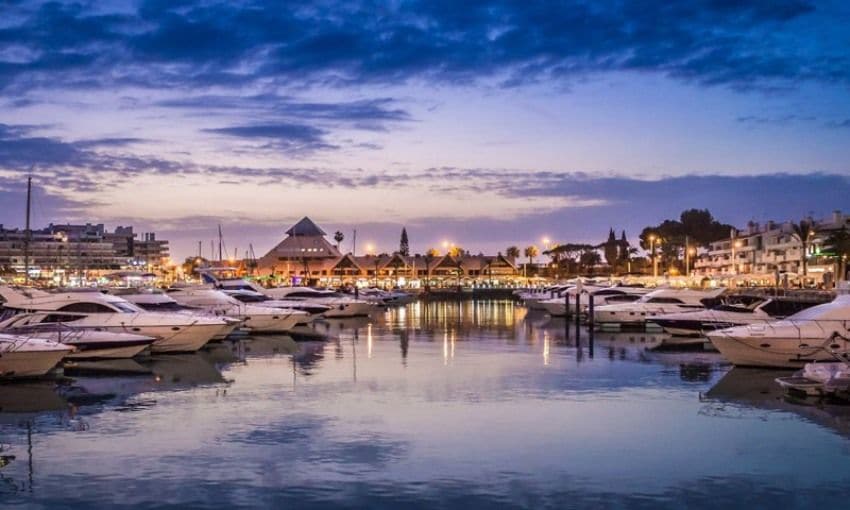 Marina de Vilamoura de noche.