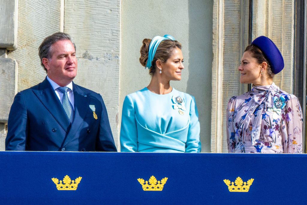 Victoria y Magdalena de Suecia, primera y tercera hija de los reyes, han tenido vidas paralelas pero con expectativas muy distintas