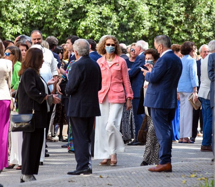 La infanta Elena y su hija reaparecen en Sevilla tras visitar a don Juan Carlos en Abu Dabi