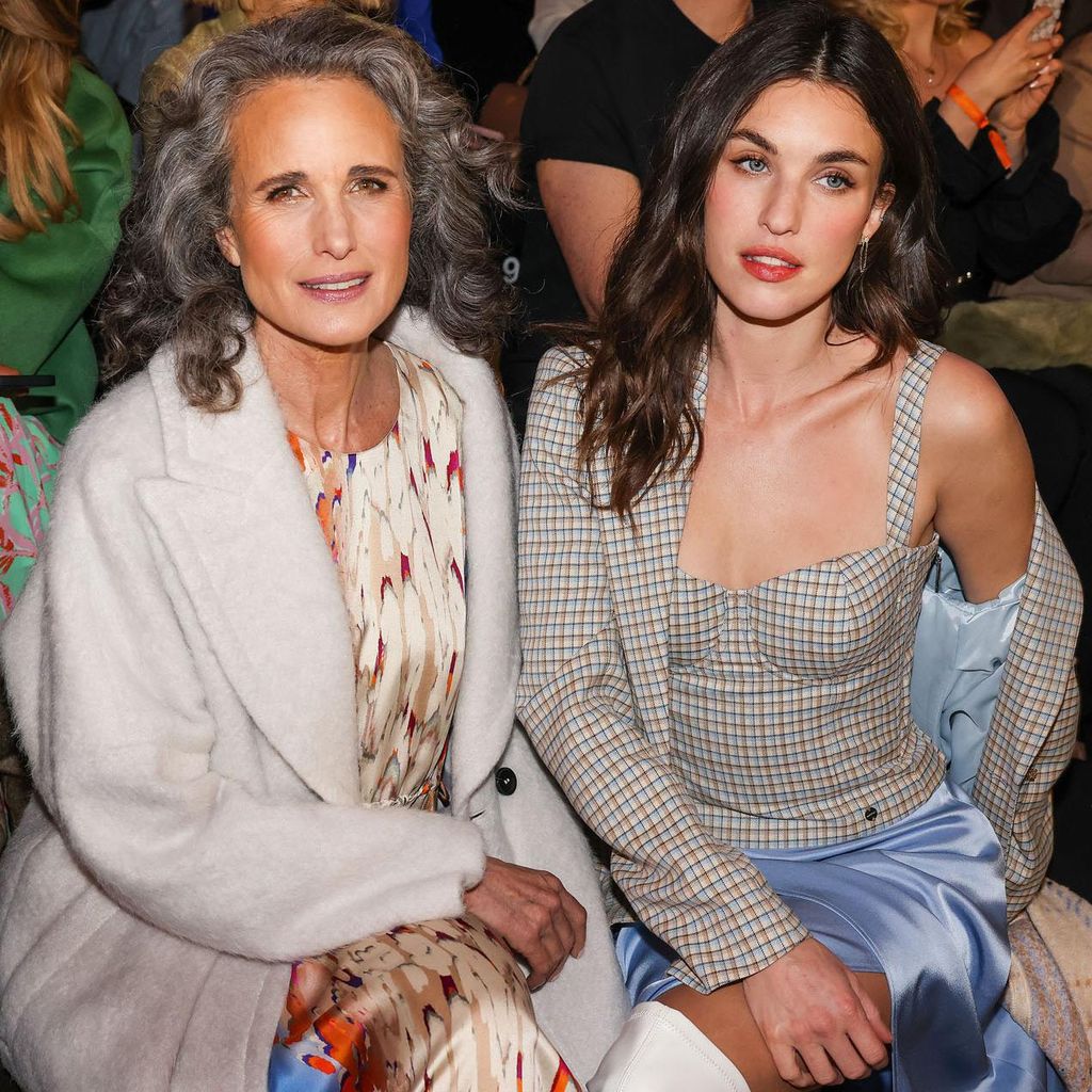 Andie Macdowell y su hija Rainey Qualley HOLA4096