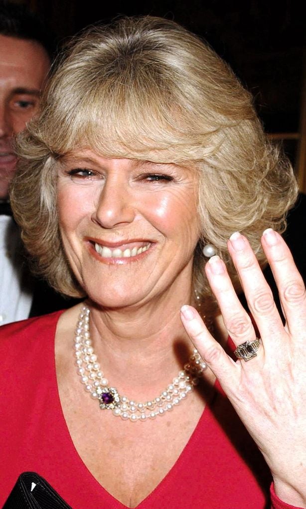 Hola 4109 Camilla, duquesa de Cornwall con su anillo de compromiso