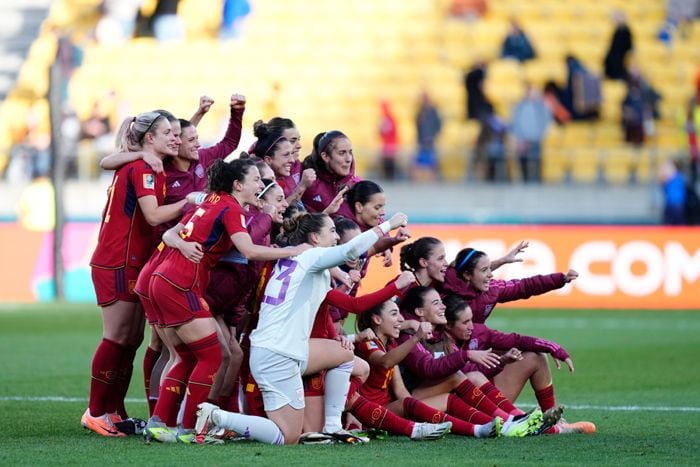 Las jugadoras celebraron la victoria y el pase a semifinales