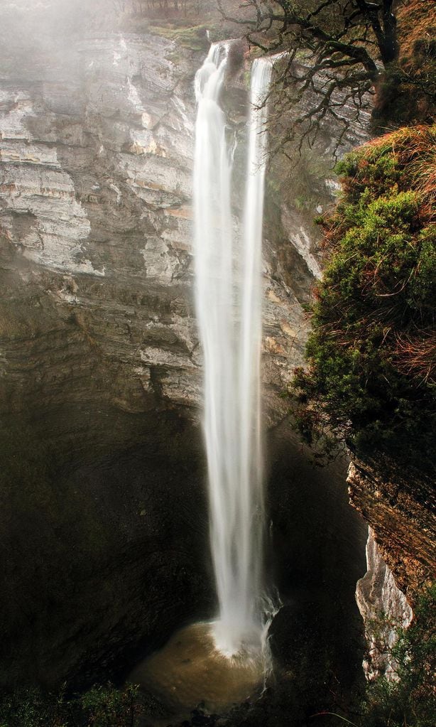 las cascadas de gujuli en lava