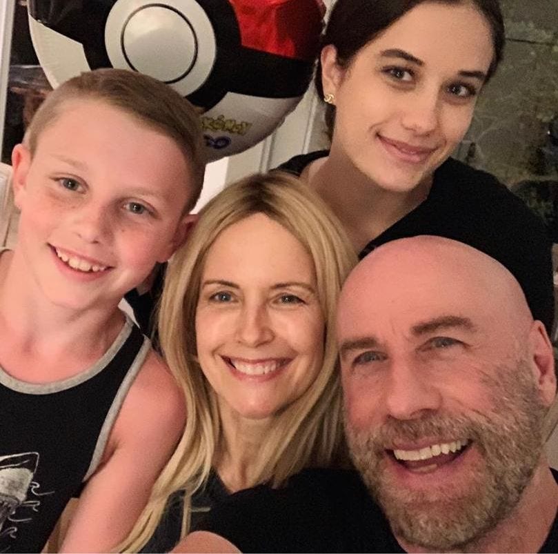 John Travolta y su familia con Kelly Preston