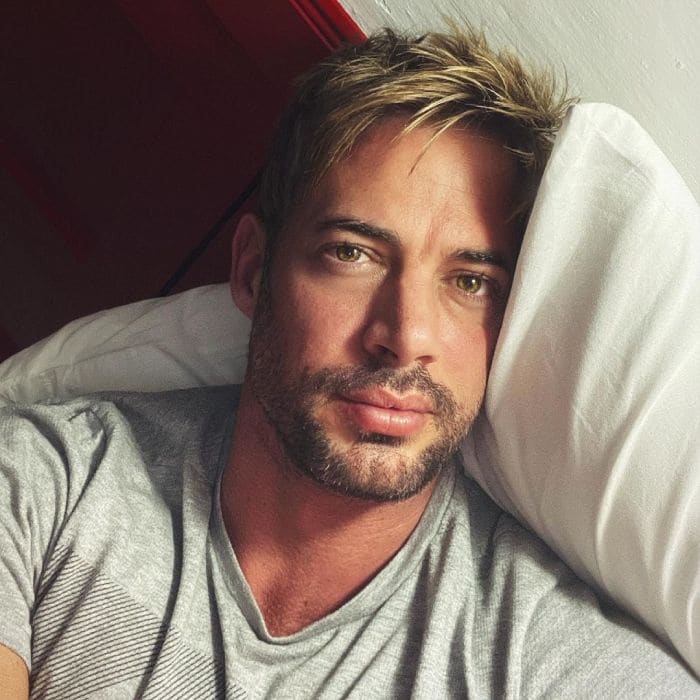 El bonito gesto de William Levy con dos trabajadoras de 'Cafe con aroma de mujer'