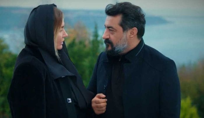 Akif chantajea a Şevval en 'Hermanos'