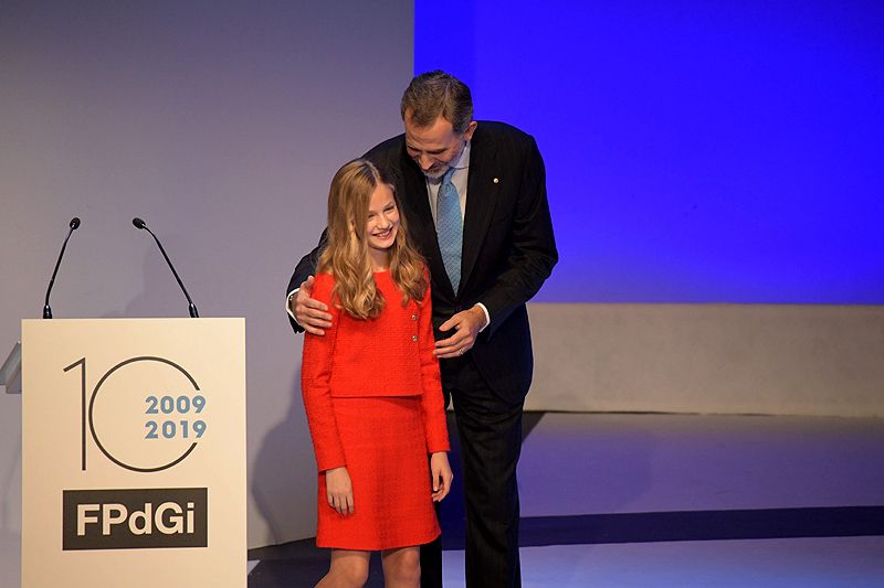 Don Felipe, un padre emocionado ante el discurso de la princesa Leonor en Cataluña