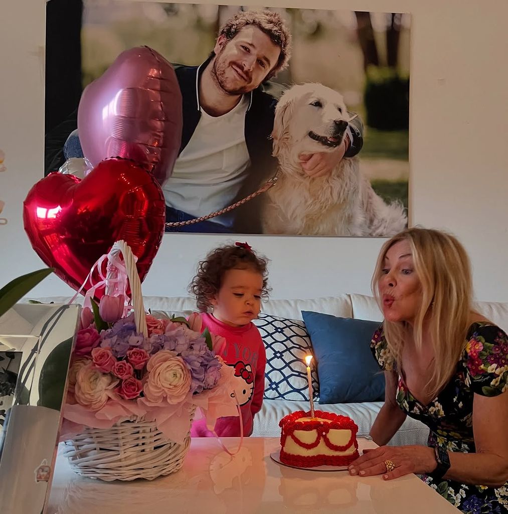 Ana Obregón celebra con la pequeña Anita su primer cumpleaños vestida con el vestido con el que celebró el penúltimo cumpleaños con su hijo Alessandro