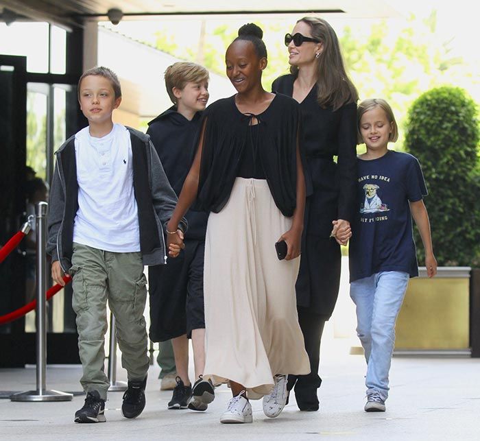 Angelina Jolie con sus hijos