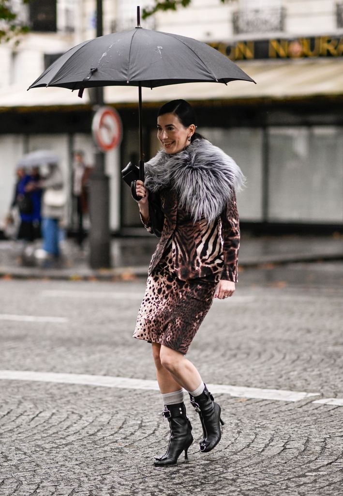 La bufanda de pelo es tendencia en invierno